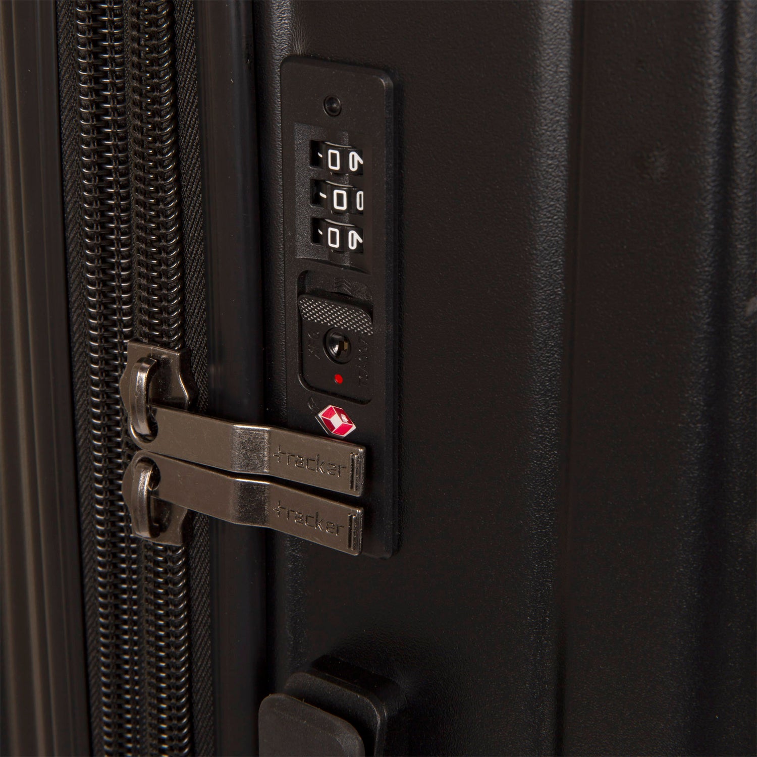 Valise rigide 25 po Legend -  - 

        Tracker
      
